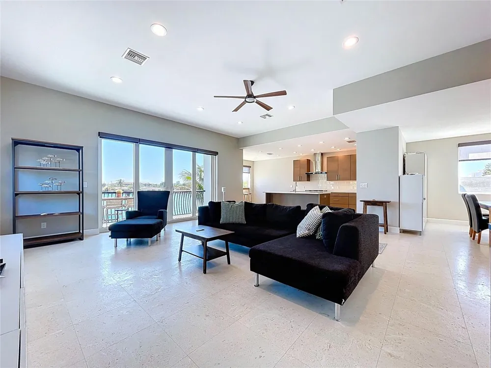 306 BAY PLZ Treasure Island, FL 33706