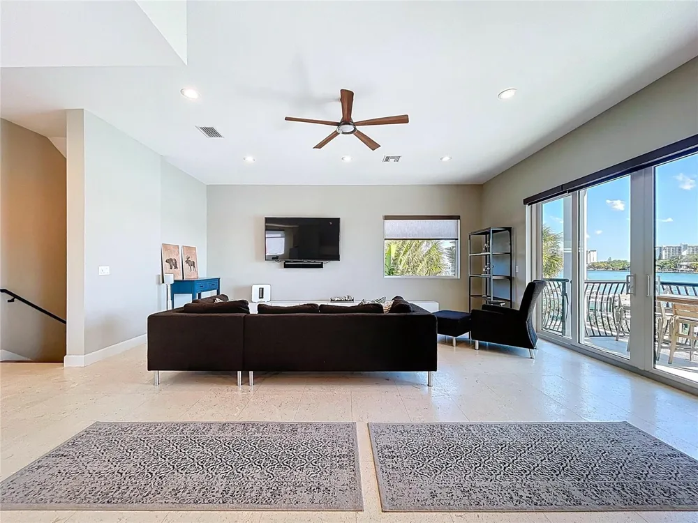 306 BAY PLZ Treasure Island, FL 33706