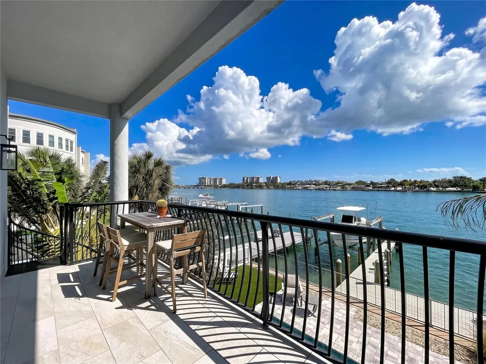 306 BAY PLZ Treasure Island, FL 33706