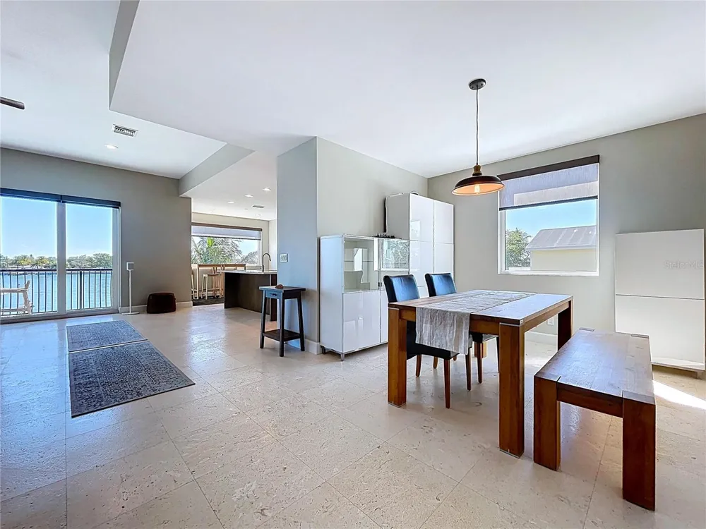 306 BAY PLZ Treasure Island, FL 33706
