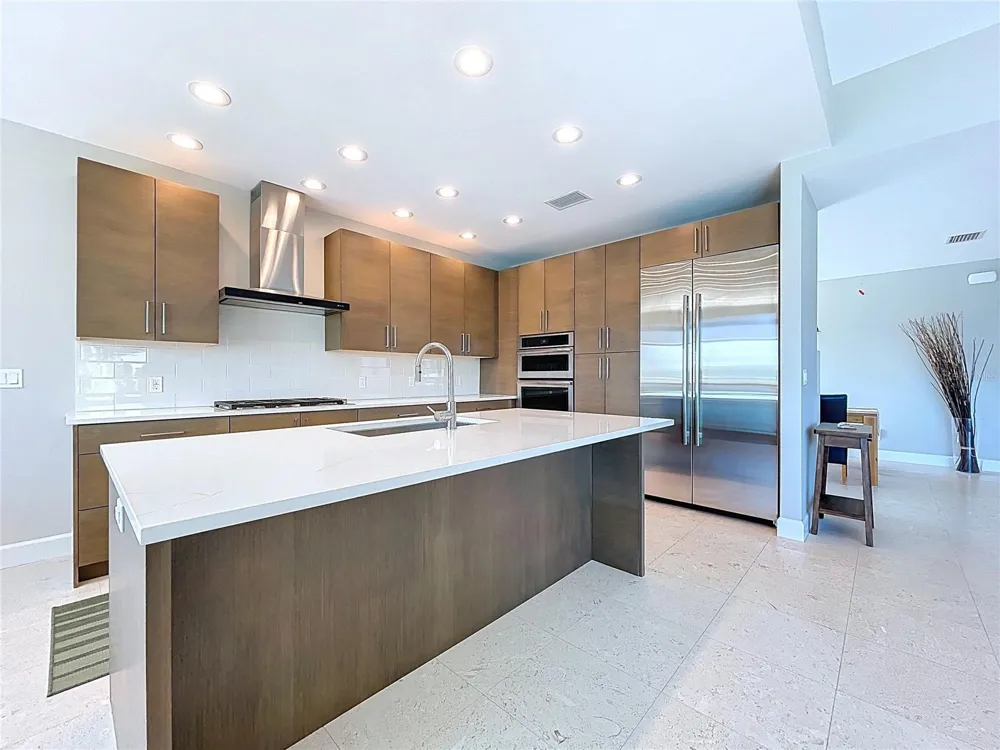 306 BAY PLZ Treasure Island, FL 33706