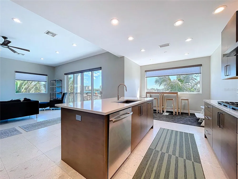 306 BAY PLZ Treasure Island, FL 33706