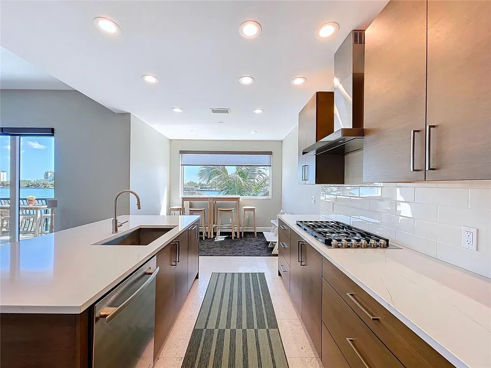306 BAY PLZ Treasure Island, FL 33706