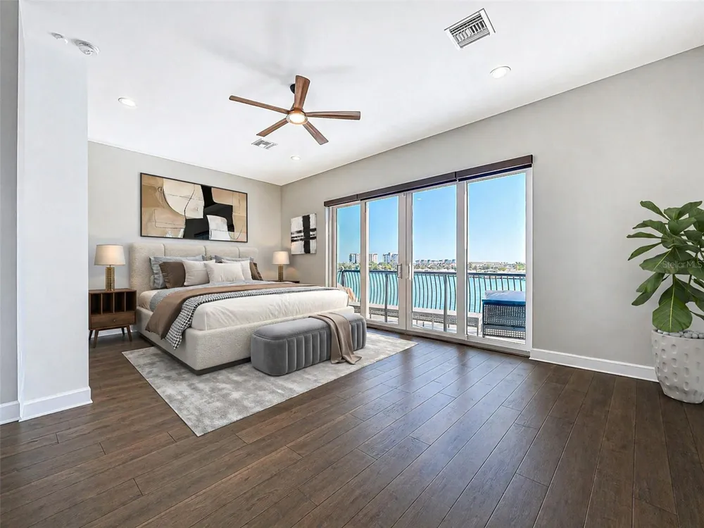306 BAY PLZ Treasure Island, FL 33706