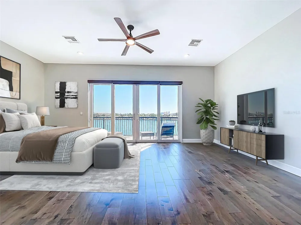 306 BAY PLZ Treasure Island, FL 33706