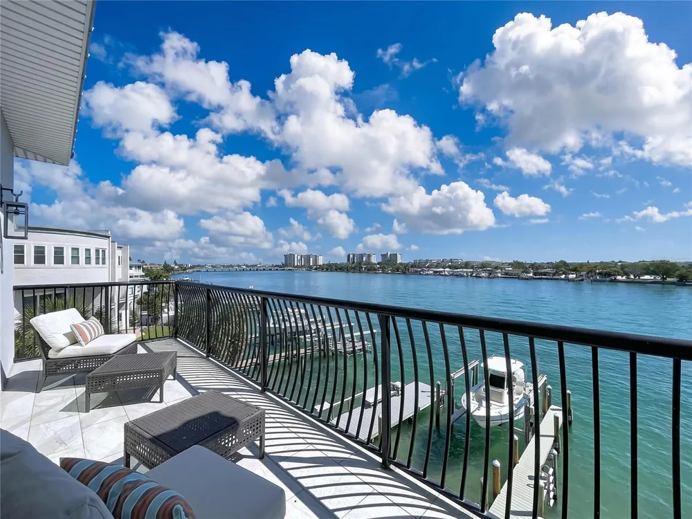 306 BAY PLZ Treasure Island, FL 33706