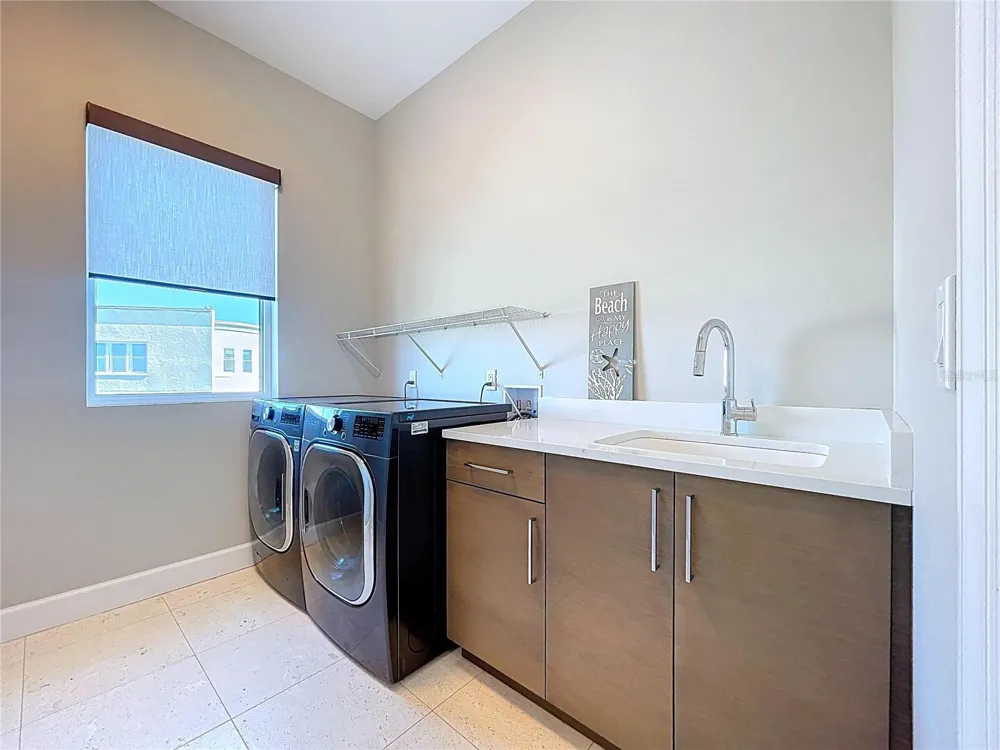 306 BAY PLZ Treasure Island, FL 33706