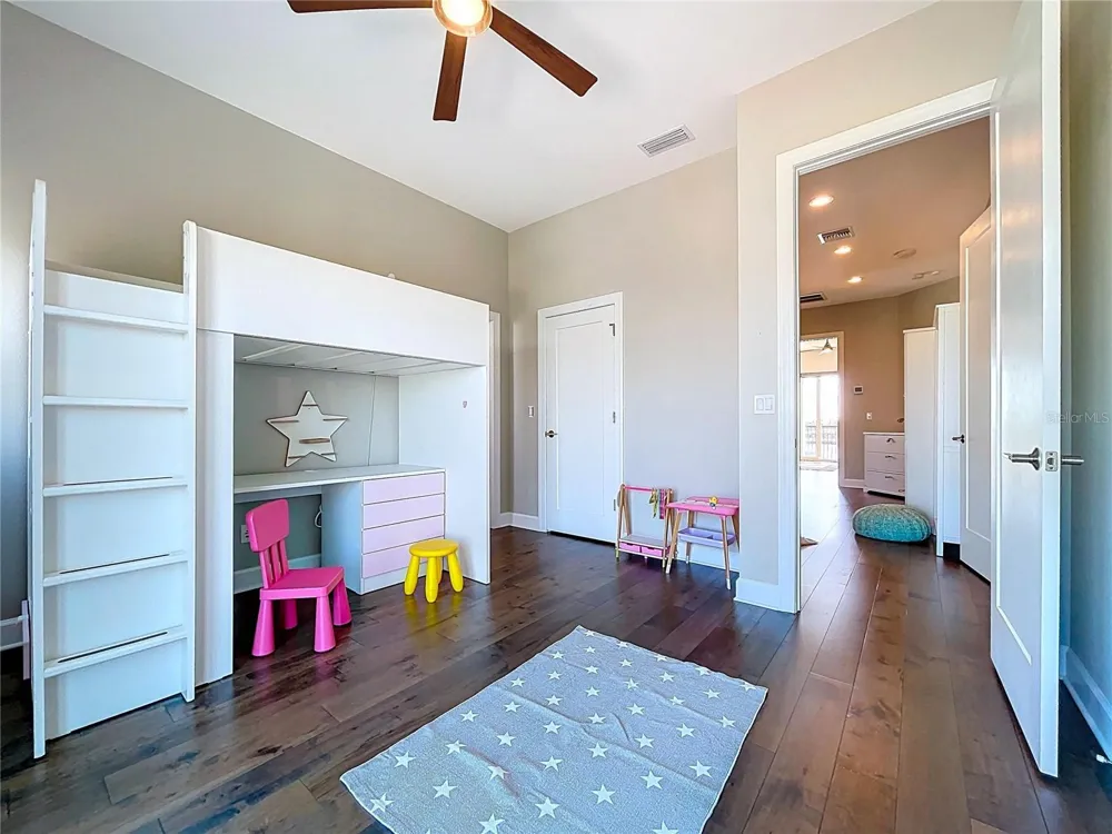 306 BAY PLZ Treasure Island, FL 33706