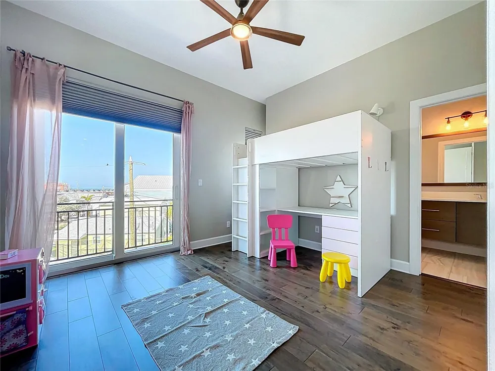 306 BAY PLZ Treasure Island, FL 33706