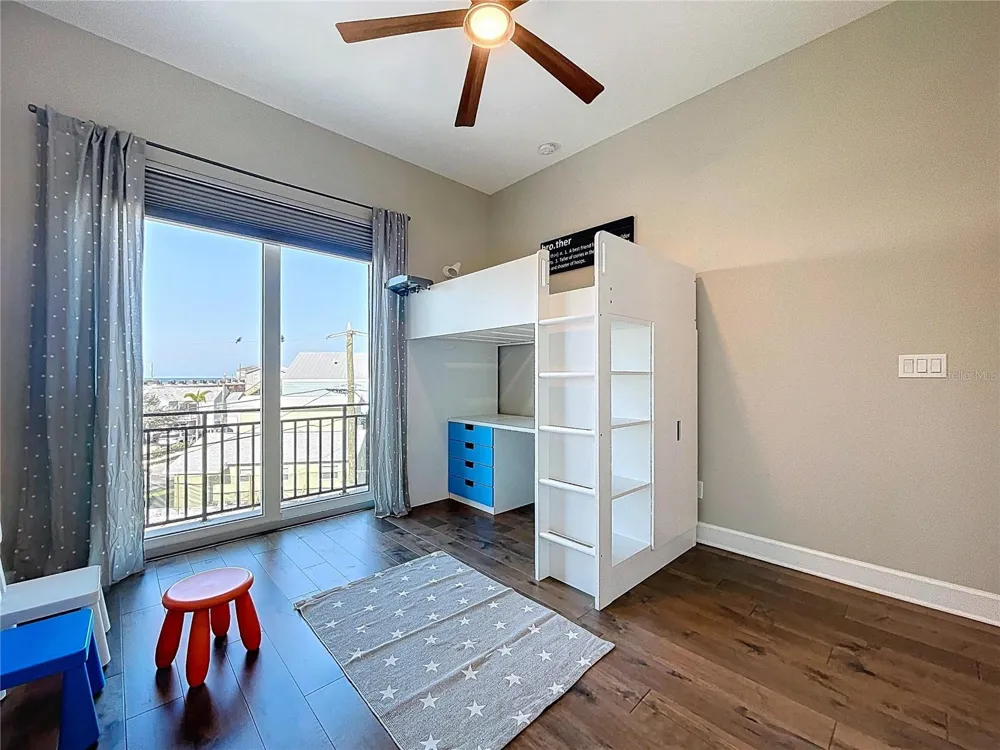 306 BAY PLZ Treasure Island, FL 33706