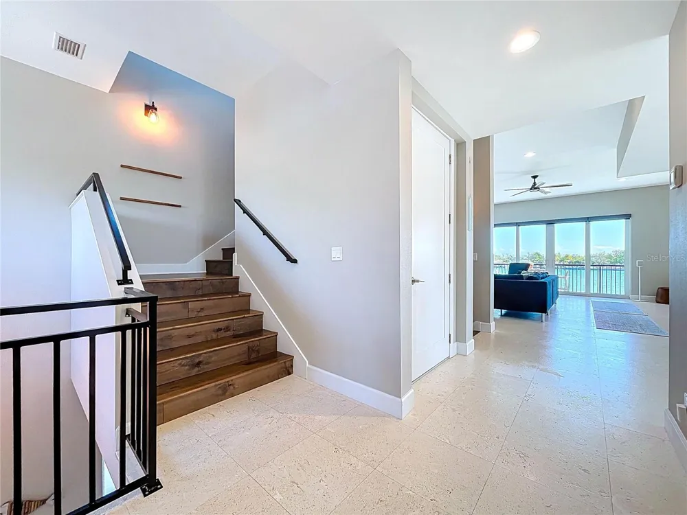 306 BAY PLZ Treasure Island, FL 33706