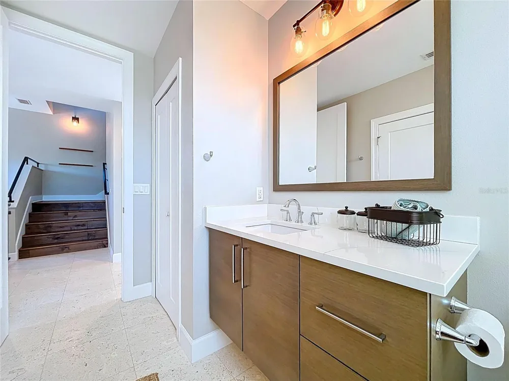 306 BAY PLZ Treasure Island, FL 33706