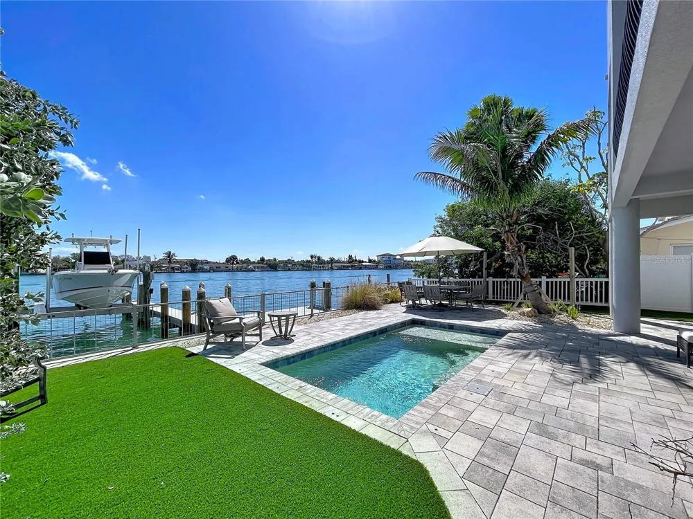 306 BAY PLZ Treasure Island, FL 33706