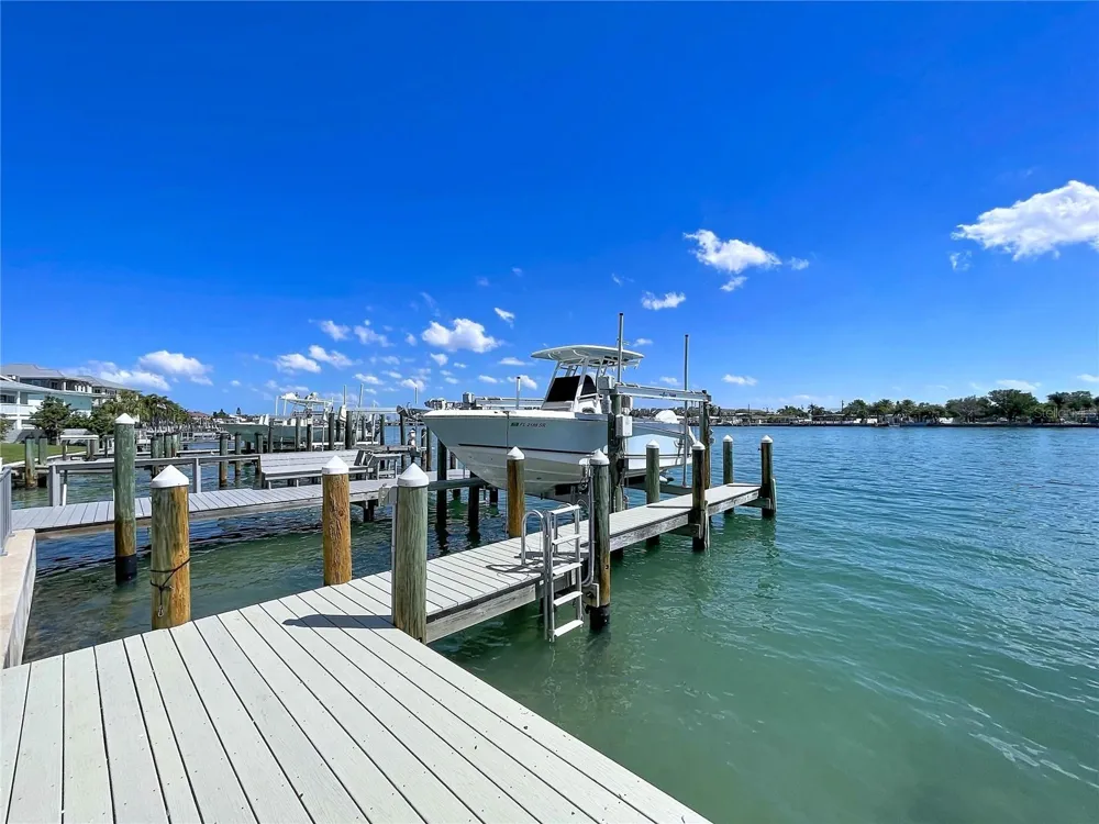 306 BAY PLZ Treasure Island, FL 33706
