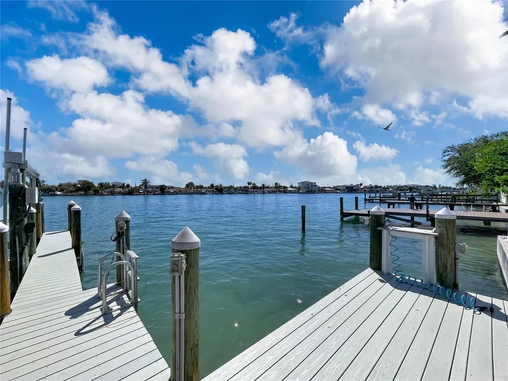 306 BAY PLZ Treasure Island, FL 33706