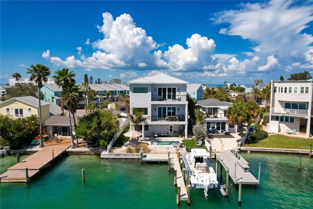 306 BAY PLZ Treasure Island, FL 33706
