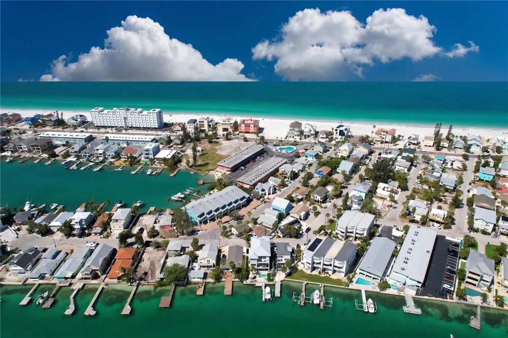 306 BAY PLZ Treasure Island, FL 33706