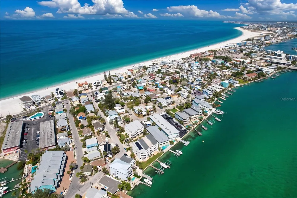306 BAY PLZ Treasure Island, FL 33706