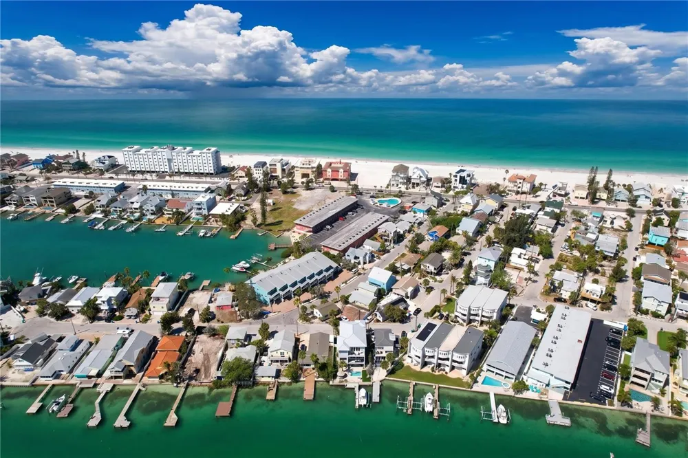 306 BAY PLZ Treasure Island, FL 33706