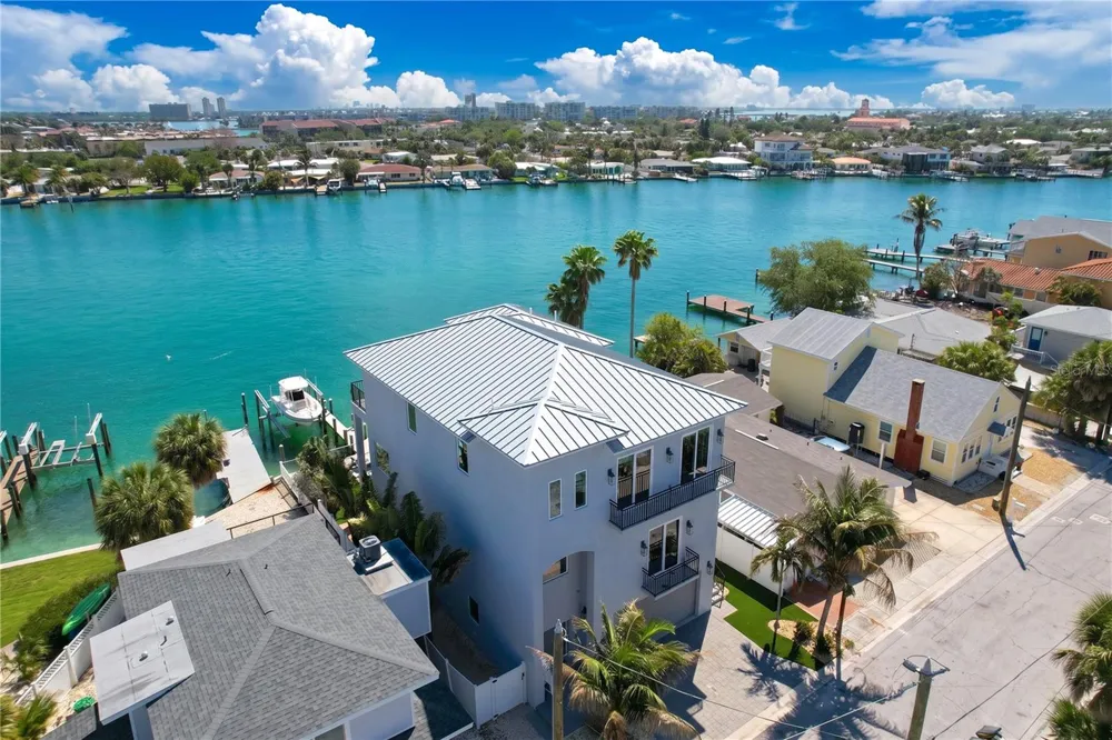 306 BAY PLZ Treasure Island, FL 33706