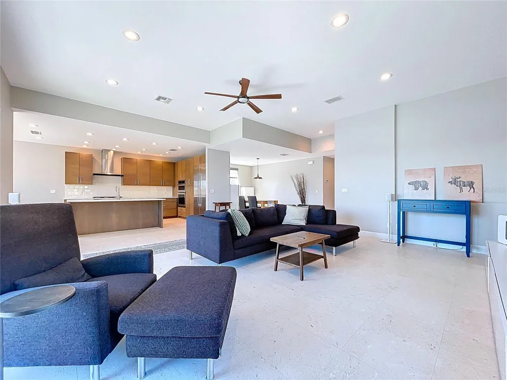 306 BAY PLZ Treasure Island, FL 33706