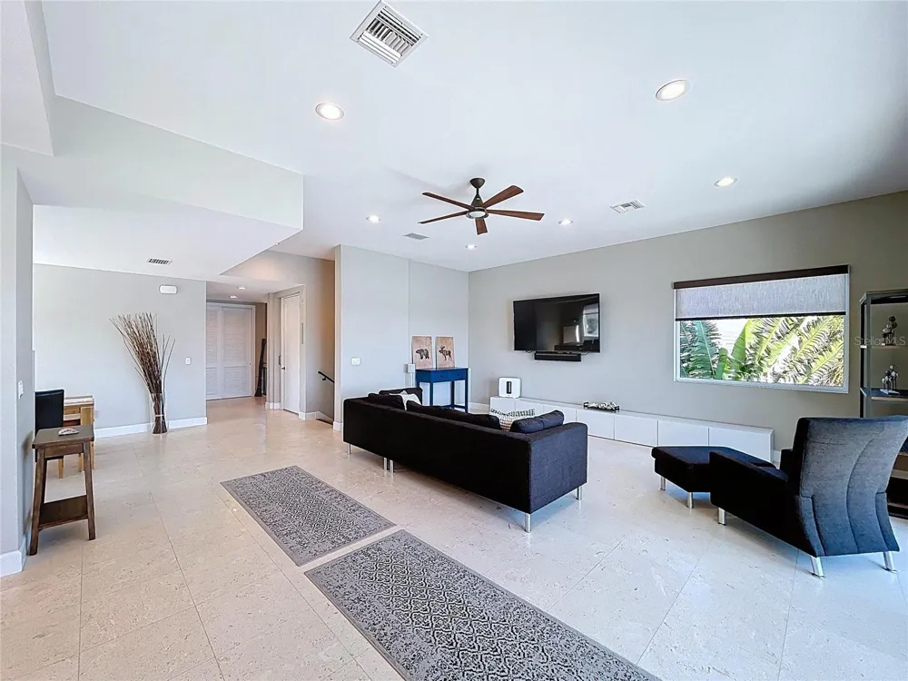 306 BAY PLZ Treasure Island, FL 33706