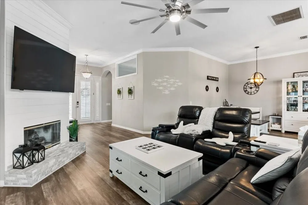 4748 COMPASS DRIVE Bradenton, FL 34208
