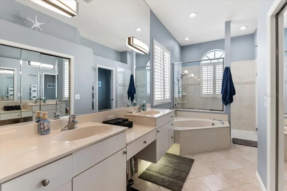 4748 COMPASS DRIVE Bradenton, FL 34208