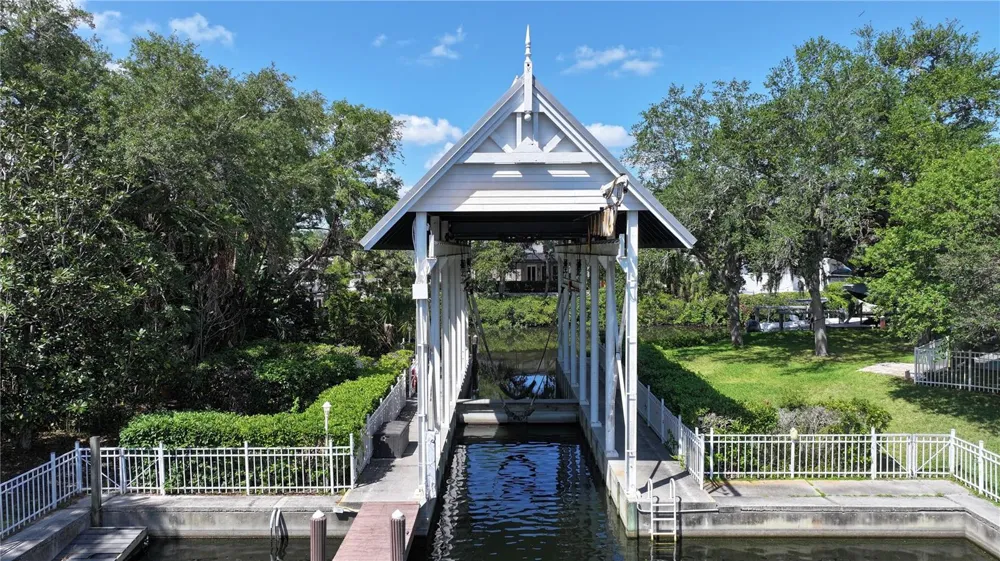 4748 COMPASS DRIVE Bradenton, FL 34208
