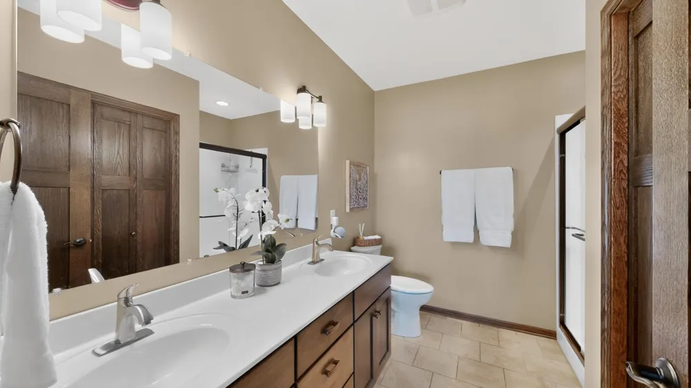 105 Hillwood Drive Lake City, MN 55041