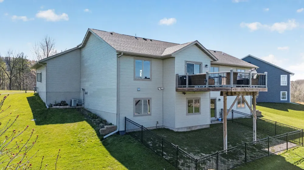 105 Hillwood Drive Lake City, MN 55041