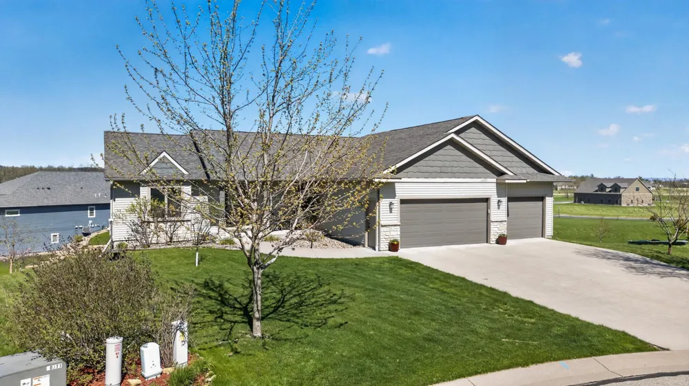 105 Hillwood Drive Lake City, MN 55041