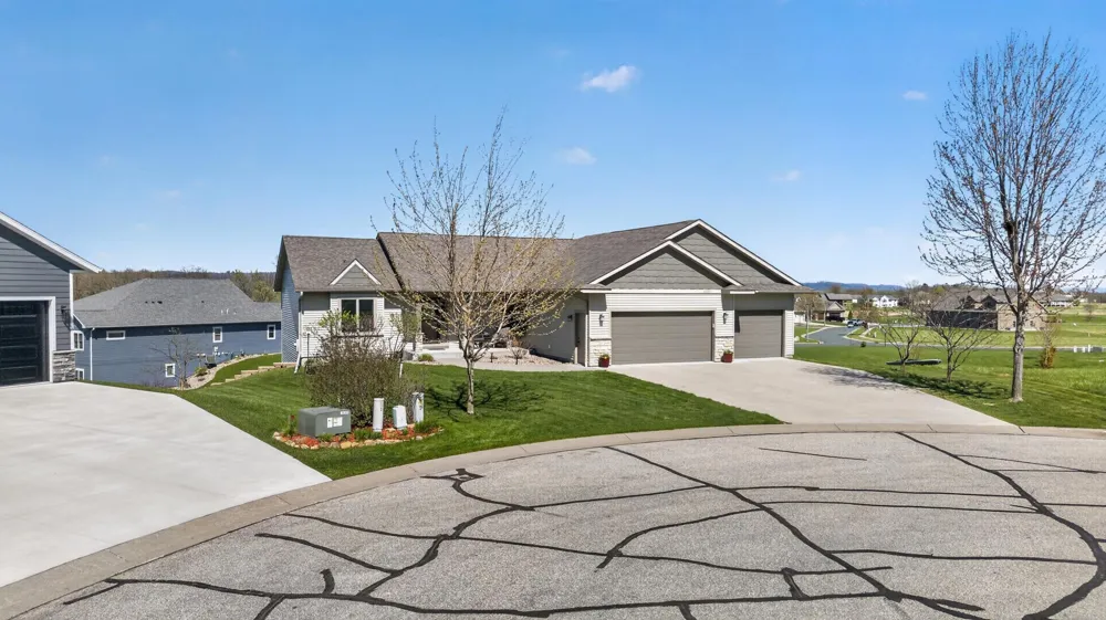 105 Hillwood Drive Lake City, MN 55041