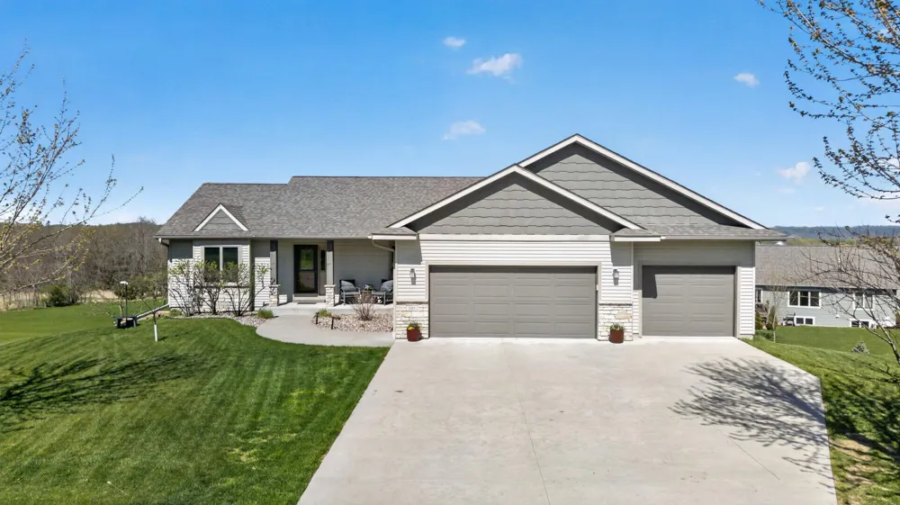 105 Hillwood Drive Lake City, MN 55041