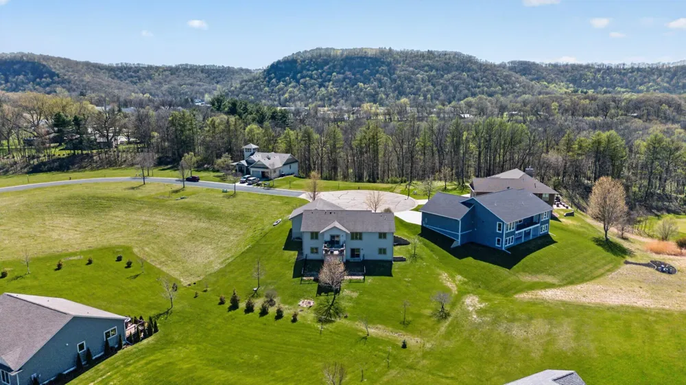 105 Hillwood Drive Lake City, MN 55041