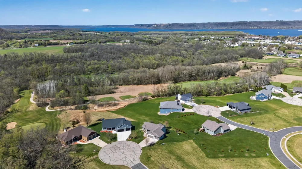 105 Hillwood Drive Lake City, MN 55041