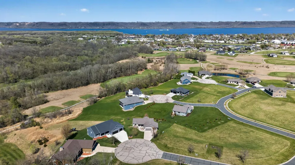 105 Hillwood Drive Lake City, MN 55041