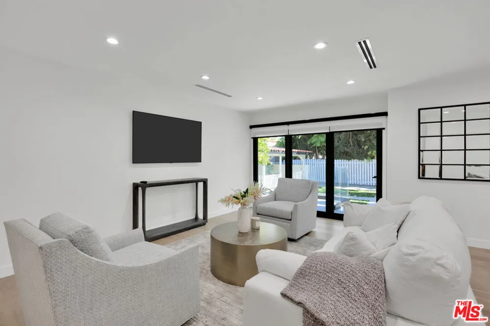 4418 Farmdale Avenue Studio City, CA 91602