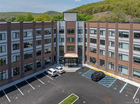 15 Washington Avenue #102