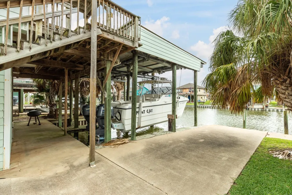 139 Driftwood Road Freeport, TX 77541
