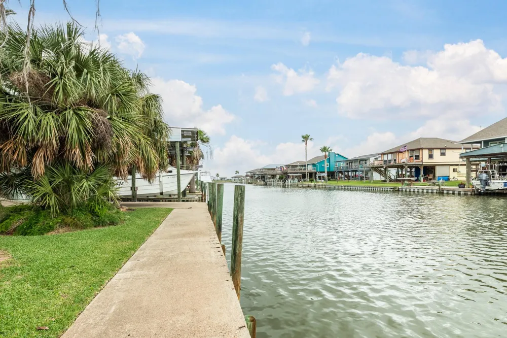 139 Driftwood Road Freeport, TX 77541