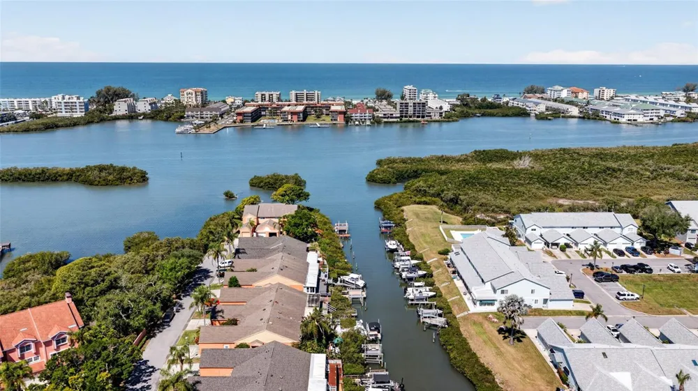 14617 LORIDAWN DRIVE #8 Seminole, FL 33776