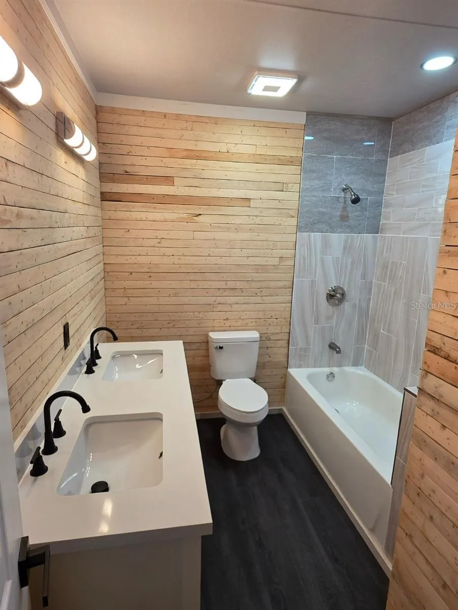 401 SW KEMP COURT #Suite B Lake City, FL 32024