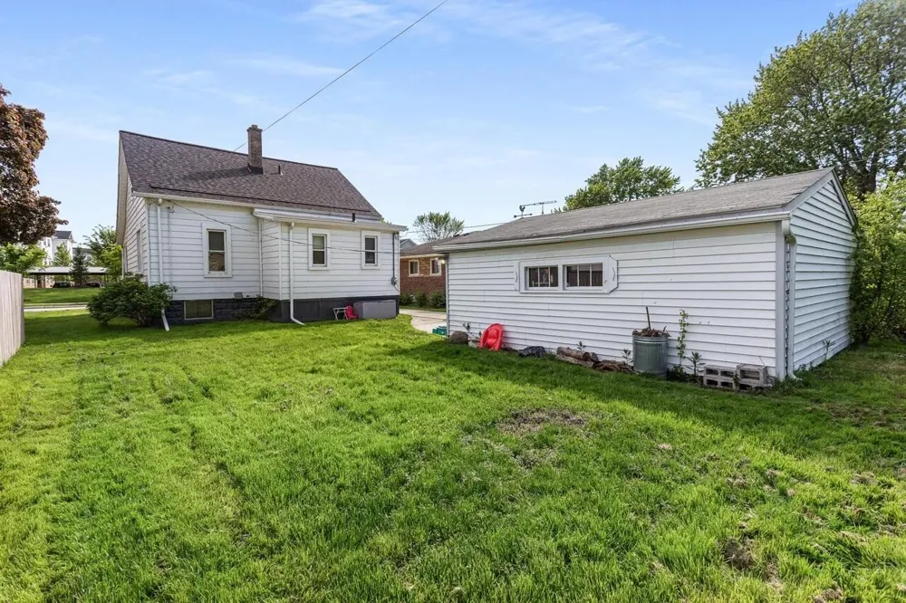22713 Lanse Street Saint Clair Shores, MI 48081