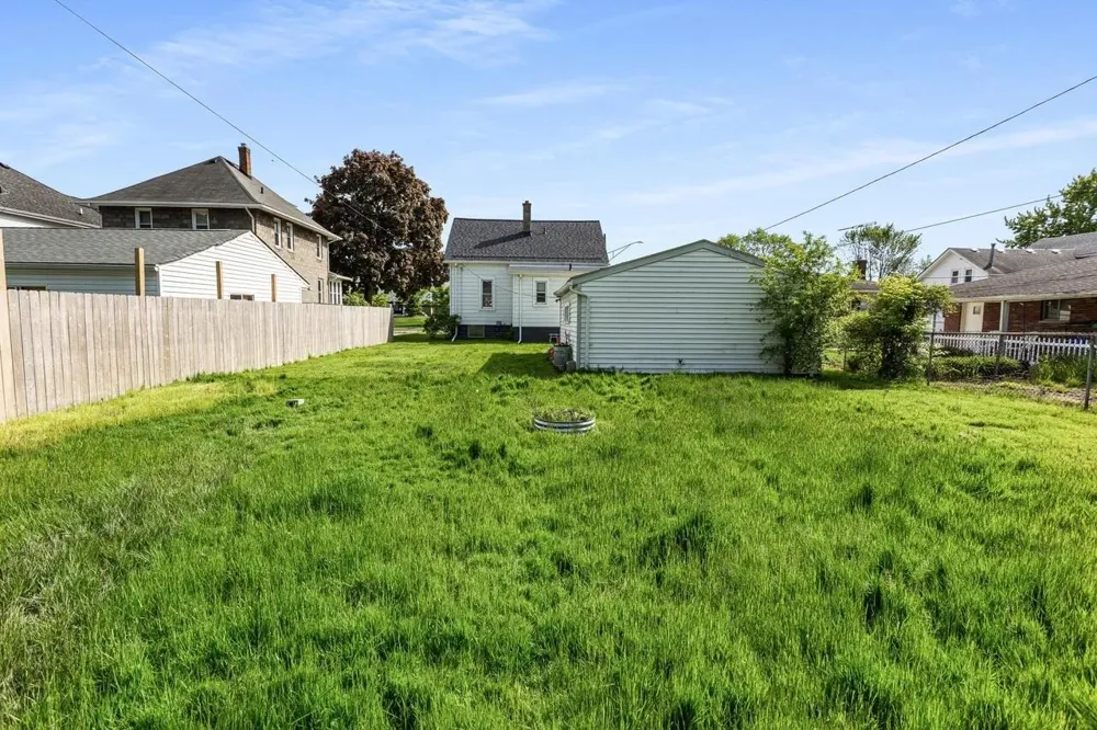 22713 Lanse Street Saint Clair Shores, MI 48081