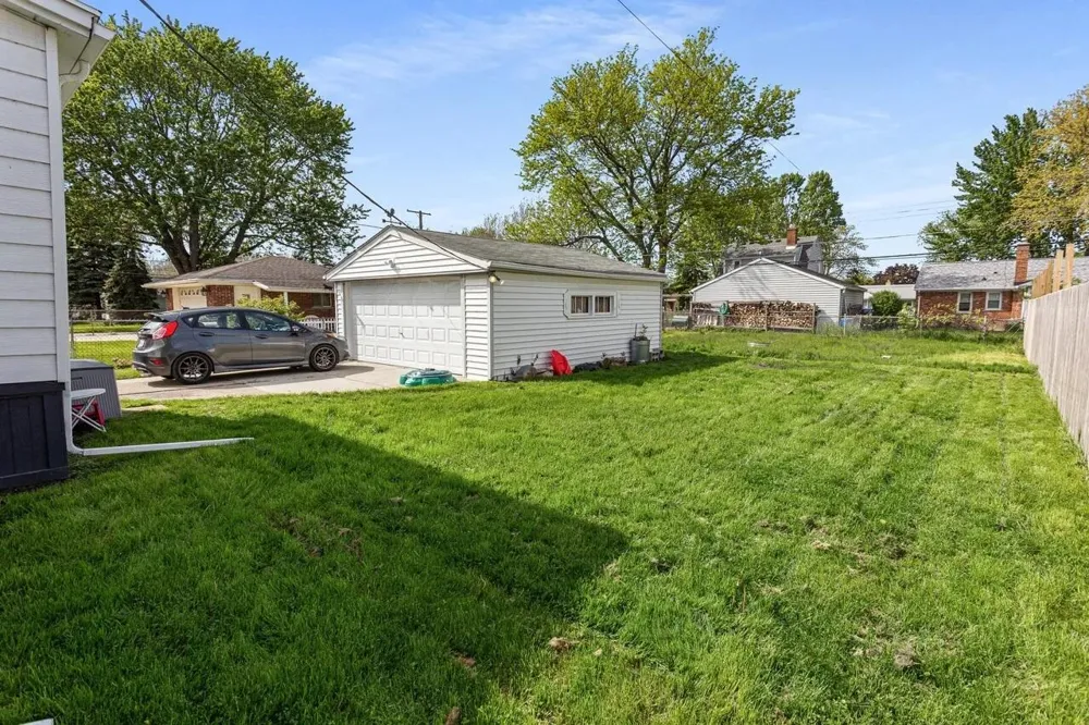 22713 Lanse Street Saint Clair Shores, MI 48081