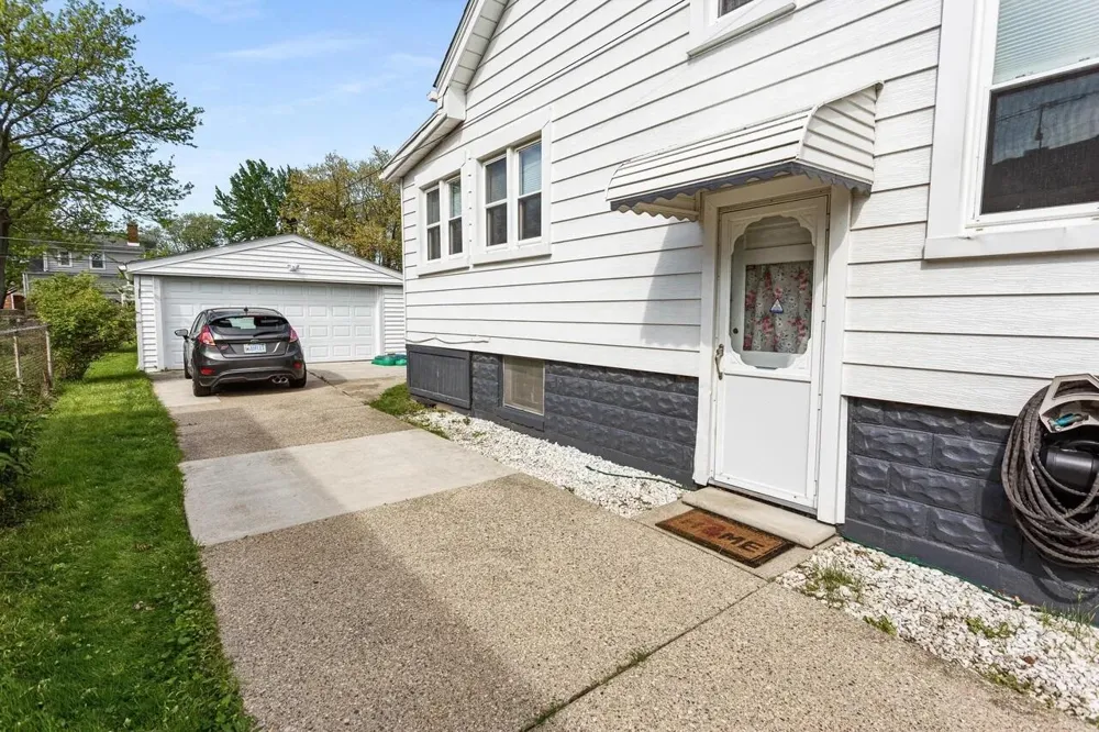 22713 Lanse Street Saint Clair Shores, MI 48081