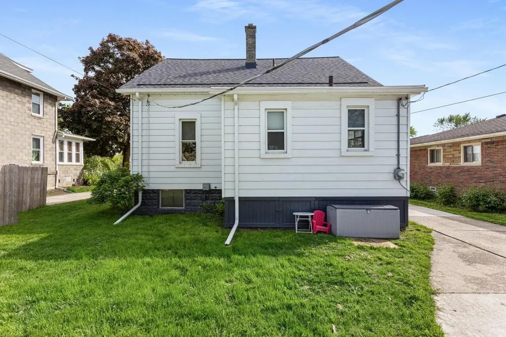 22713 Lanse Street Saint Clair Shores, MI 48081