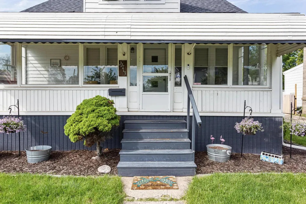 22713 Lanse Street Saint Clair Shores, MI 48081