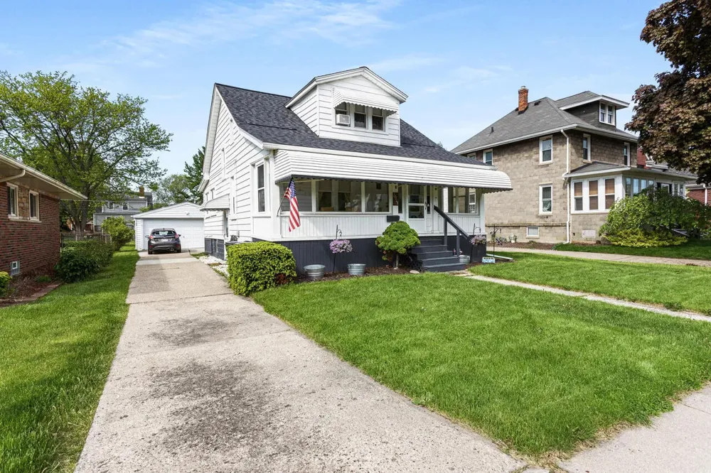 22713 Lanse Street Saint Clair Shores, MI 48081